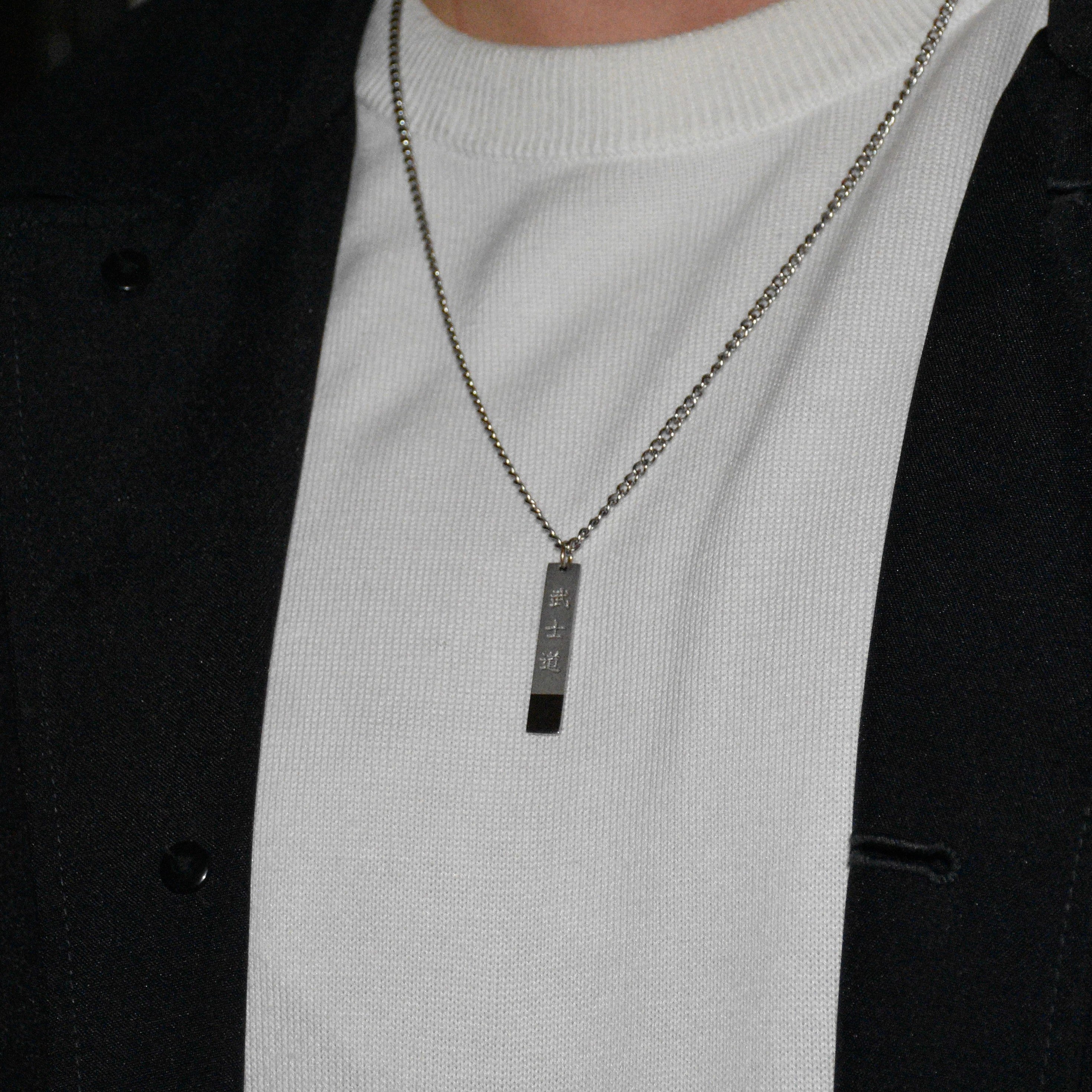 Silver - White Top (3).jpg__PID:200725d9-e1a9-4ca1-be31-e59625ef51f7
